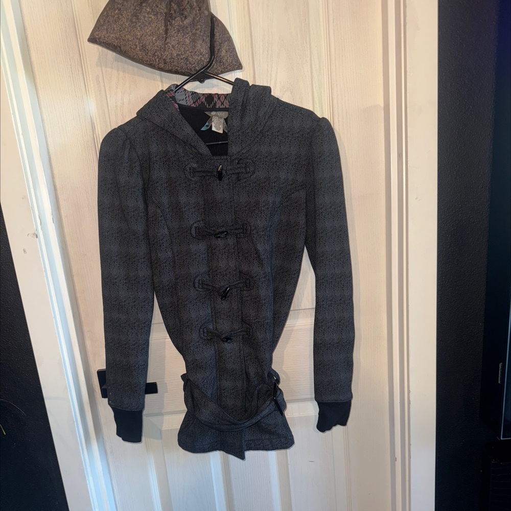 Split size small hooded jacket